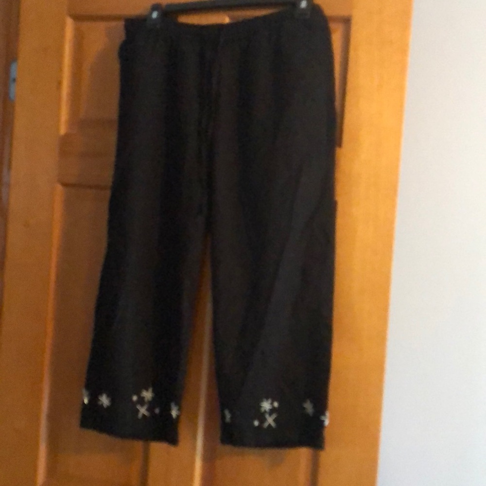 Ladies sag harbor black Capri
